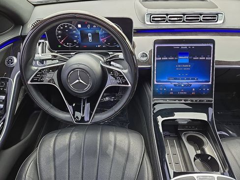 Used 2022 Mercedes-Benz S 500 4MATIC w/ AMG Line Package image 18