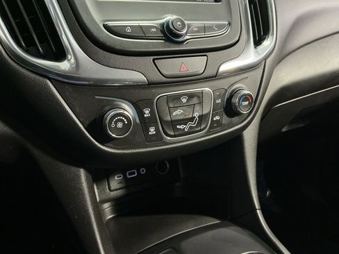Used 2020 Chevrolet Equinox LT AWD/4WD image 22