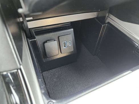 Used 2021 Ford Explorer ST w/ Equipment Group 401A image 11