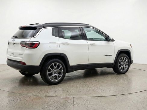 Used 2025 Jeep Compass Limited AWD/4WD image 9