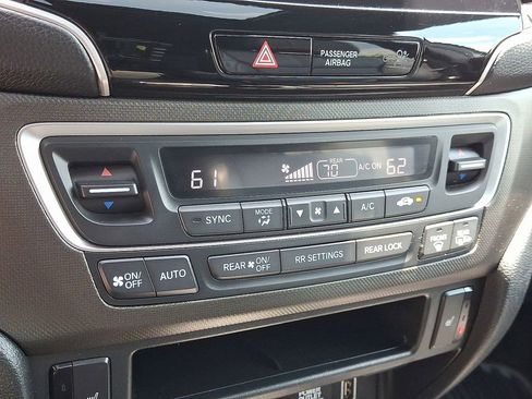 Used 2022 Honda Pilot TrailSport image 17