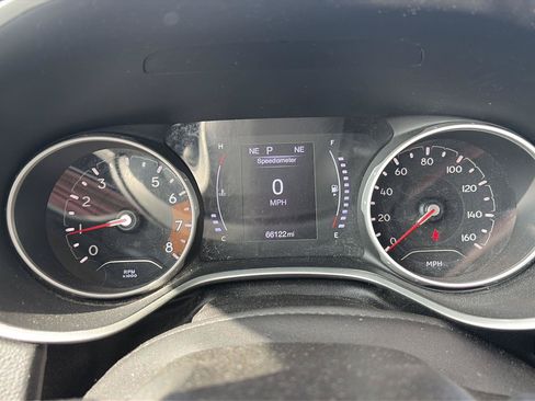 Used 2020 Jeep Compass Latitude w/ Cold Weather Group AWD/4WD image 9