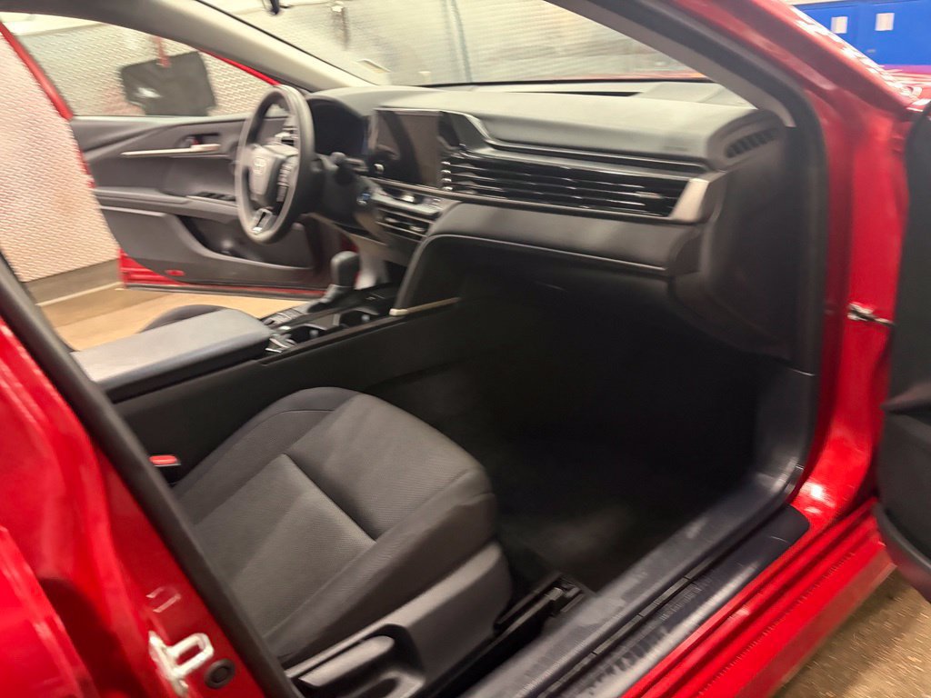 Used 2025 Toyota Camry LE AWD/4WD image 22