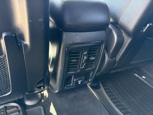 Used 2018 Jeep Grand Cherokee Altitude image 13
