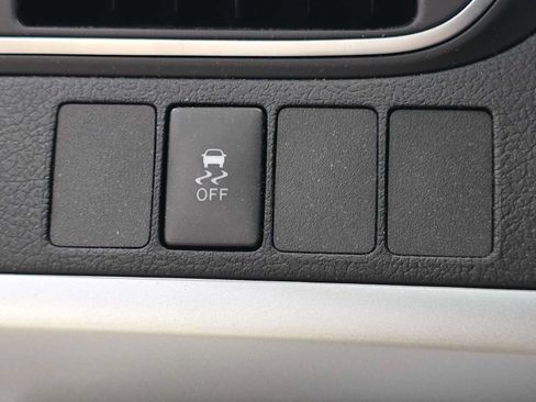 Used 2016 Toyota Camry SE w/ Moonroof Package FWD image 16