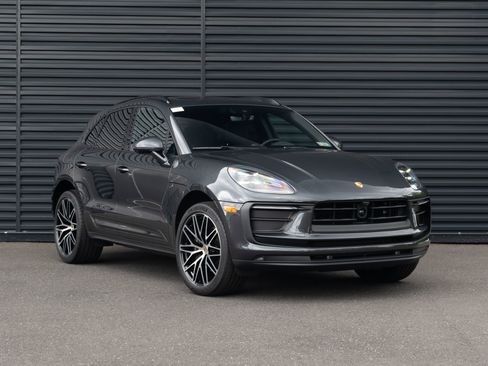 Used 2023 Porsche Macan AWD/4WD image 10