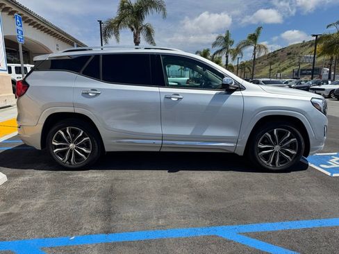 Used 2020 GMC Terrain Denali w/ Denali Premium Package AWD/4WD image 6