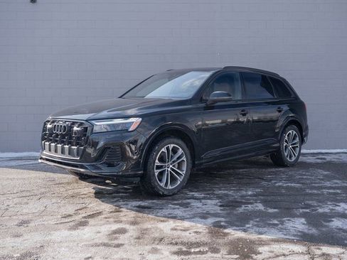 Certified 2025 Audi Q7 2.0T Premium w/ Convenience Plus Package image 1
