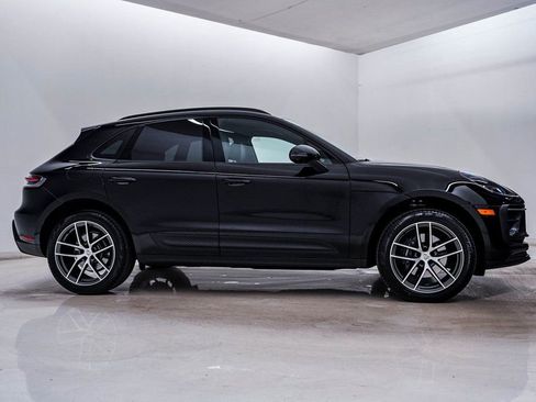 Certified 2025 Porsche Macan image 9