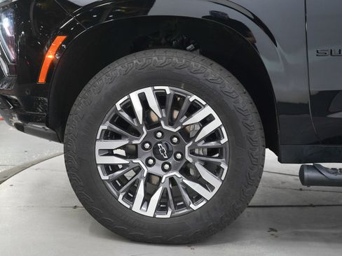 Used 2025 Chevrolet Suburban Z71 AWD/4WD image 32
