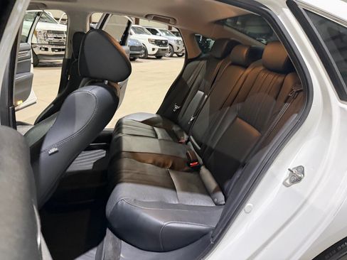 Used 2018 Honda Accord Touring image 18