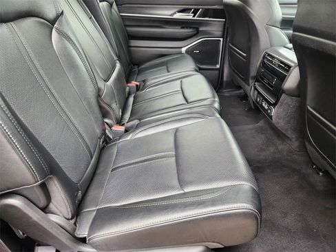 Used 2024 Jeep Wagoneer Series II w/ Flexible Seating Group image 29