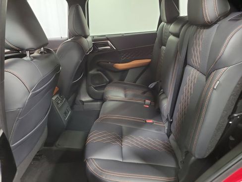 Used 2024 Mitsubishi Outlander 4WD Plug-In Hybrid image 24