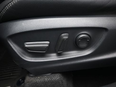 Used 2025 Toyota Corolla Cross XLE FWD image 10