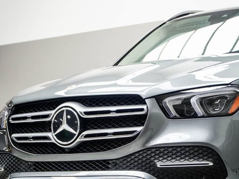 Used 2023 Mercedes-Benz GLE 450 4MATIC w/ Premium Package image 2