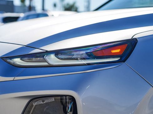 Used 2019 Hyundai Santa Fe FWD image 2