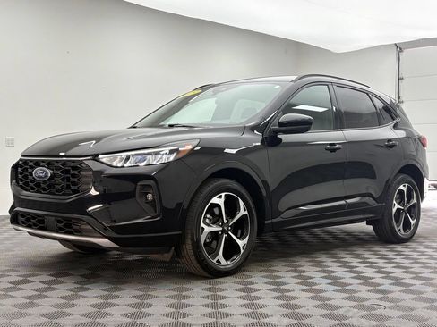 Used 2023 Ford Escape ST-Line Select w/ Tech Pack #2 AWD/4WD image 2