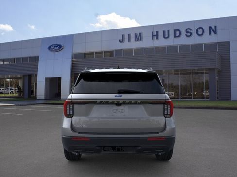 New 2026 Ford Explorer Active RWD image 5