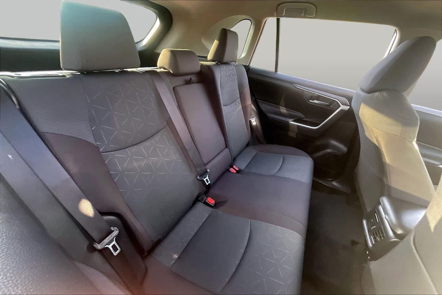 Used 2025 Toyota RAV4 XLE FWD image 19