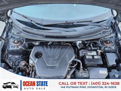 Used 2017 Hyundai Veloster Value Edition image 19