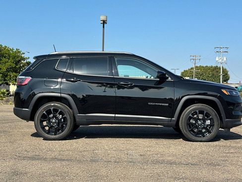 New 2026 Jeep Compass Latitude image 3