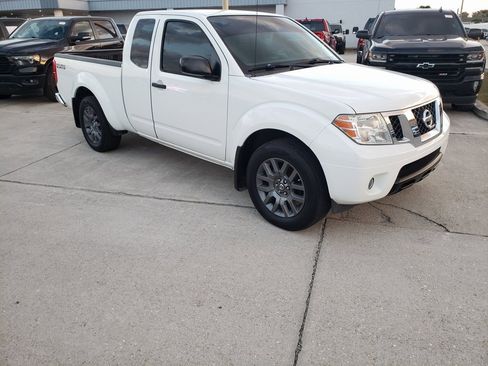 Used 2019 Nissan Frontier SV w/ Value Truck Package image 7
