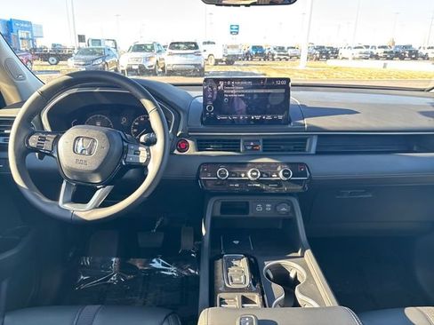 New 2025 Honda Pilot Touring image 12