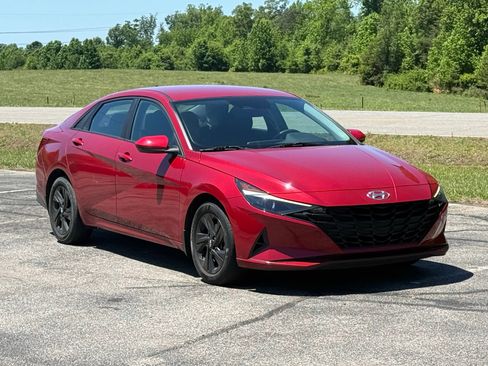 Used 2022 Hyundai Elantra SEL FWD image 1