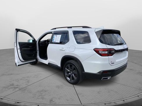 Used 2023 Honda Pilot Sport image 10