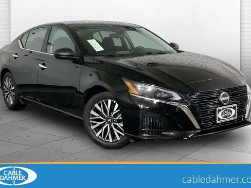 Used 2025 Nissan Altima 2.5 SV FWD image 1
