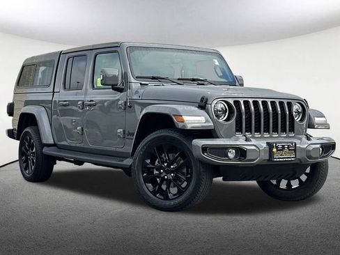 Used 2023 Jeep Gladiator Overland image 2