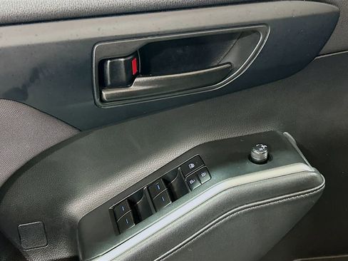 Used 2022 Toyota Highlander L FWD image 15