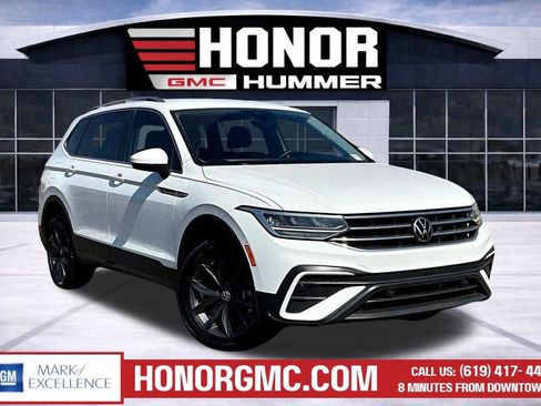 Used 2022 Volkswagen Tiguan SE image 1