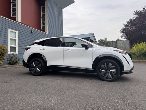 Used 2024 Nissan Ariya AWD image 2
