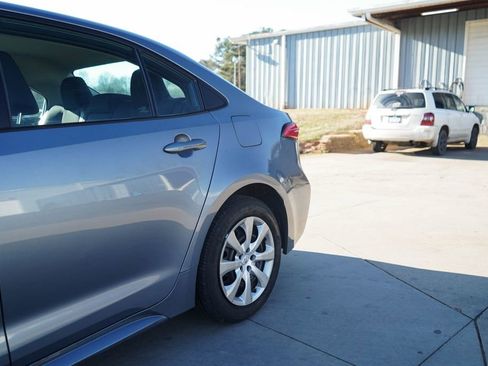Used 2021 Toyota Corolla LE image 16