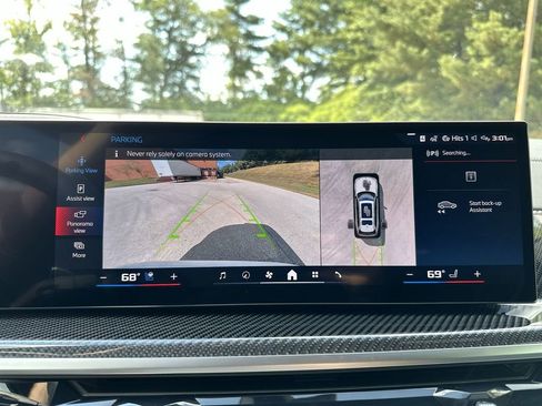 Used 2025 BMW X7 M60i image 41