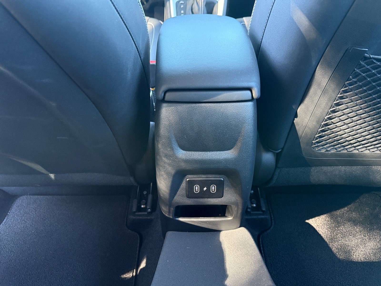 Used 2024 Hyundai Venue Limited FWD image 30