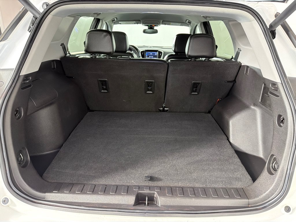 Used 2022 GMC Terrain SLT w/ LPO, Floor Liner Package FWD image 18