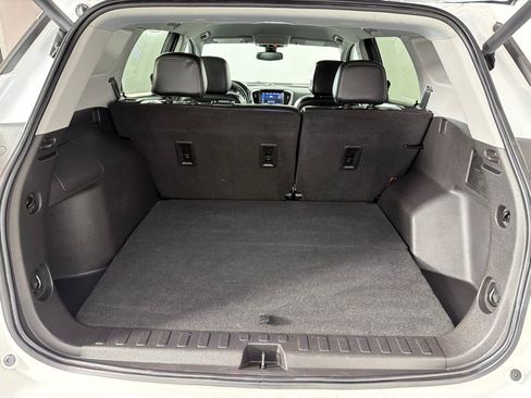 Used 2022 GMC Terrain SLT w/ LPO, Floor Liner Package FWD image 18