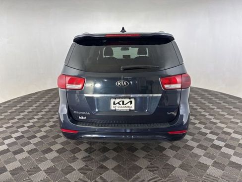 Used 2017 Kia Sedona LX w/ LX Essentials Premium Package FWD image 3