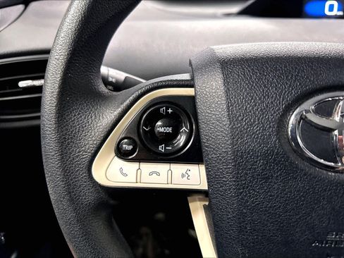 Used 2017 Toyota Prius Two w/ Prius Two Safety Plus Package FWD image 19