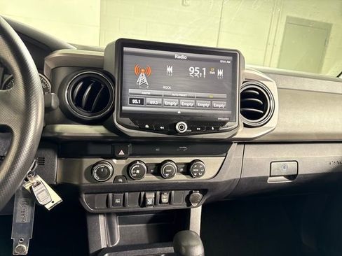 Used 2019 Toyota Tacoma SR5 image 29