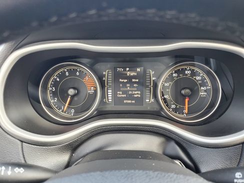 Used 2018 Jeep Cherokee Latitude Plus w/ Comfort/Convenience Group AWD/4WD image 24