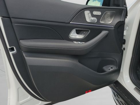 New 2026 Mercedes-Benz GLS 580 4MATIC image 17
