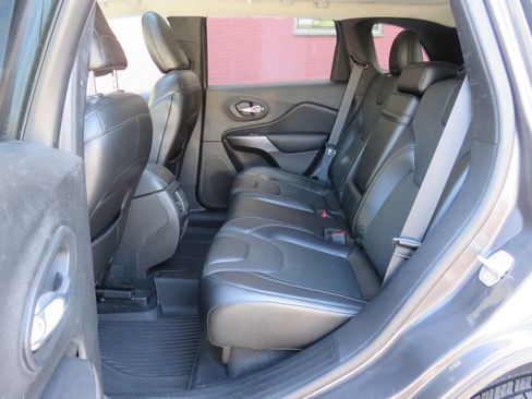Used 2019 Jeep Cherokee Limited AWD/4WD image 21