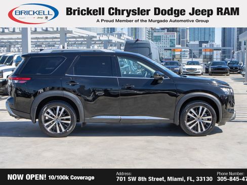 Used 2023 Nissan Pathfinder Platinum w/ Cargo Package image 4