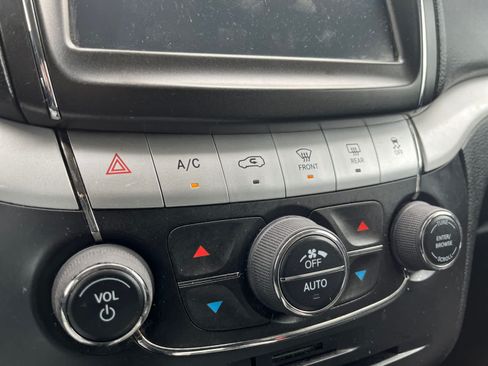 Used 2019 Dodge Journey GT FWD image 31