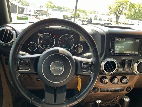 Used 2015 Jeep Wrangler Rubicon w/ Power Convenience Group AWD/4WD image 25