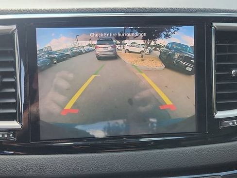 Used 2023 Chrysler Pacifica Touring-L FWD image 20