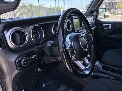 Used 2020 Jeep Wrangler Unlimited Sahara image 10